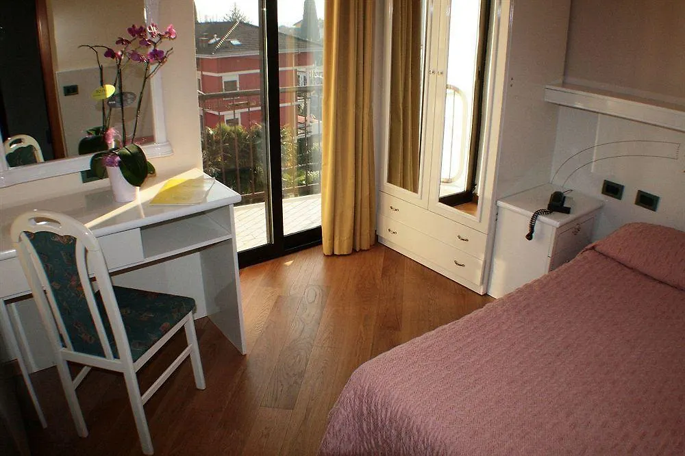 Bristol Hotel Riva Del Garda 3*,