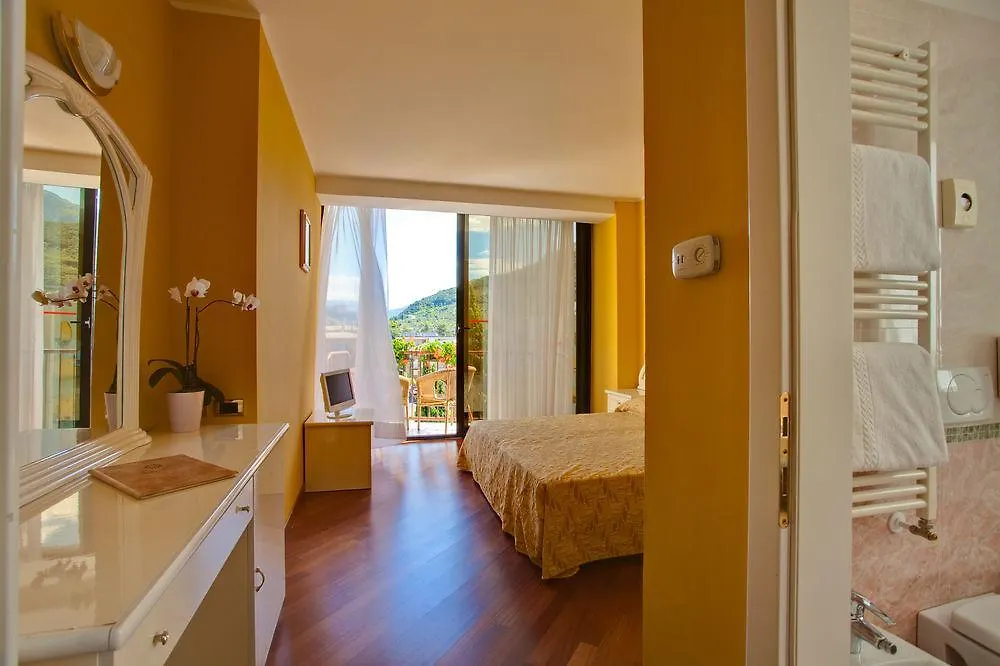 Bristol Hotel Riva Del Garda 3*,